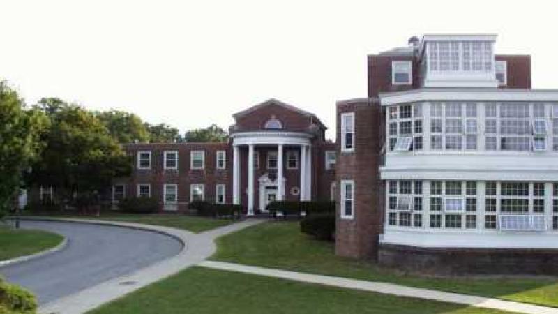 Brick building with columns and windows